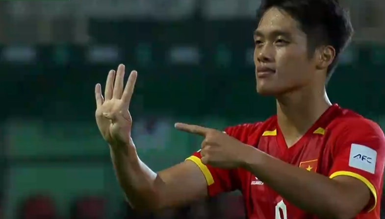kaiyun-超级世界波！阮国越小角度破门，阮庭北助攻，越南5战韩国均破门